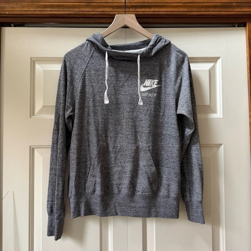 Nike Vintage Gym Long Sleeve Hooded Shirt Women’s size medium